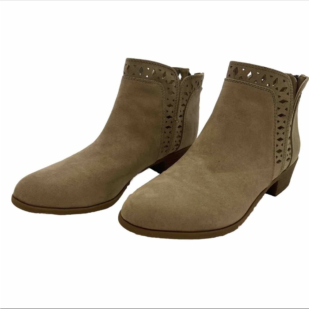 INDIGO RD Cadelen Taupe Perforated Fabric Block Heel Ankle Boots Zip NIB Sz 8 M